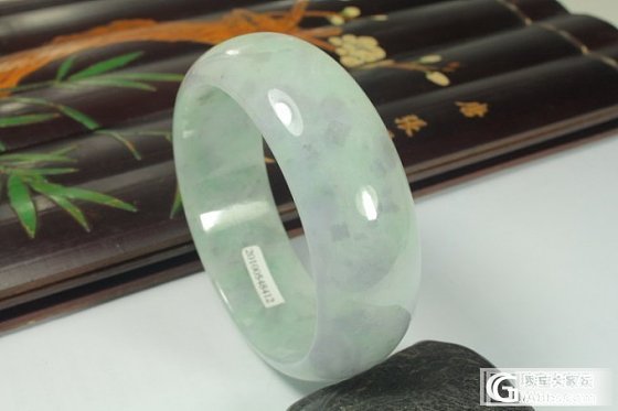冰糯带翠大重器101克超厚装手镯求大神们估价_翡翠