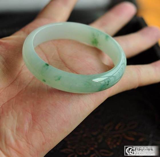 双儿家一款温润细腻飘花手镯_双儿翡翠