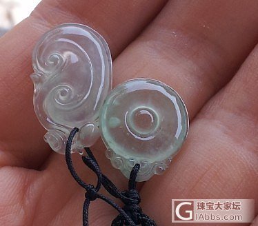 这两件如意能配成一套么？_翡翠