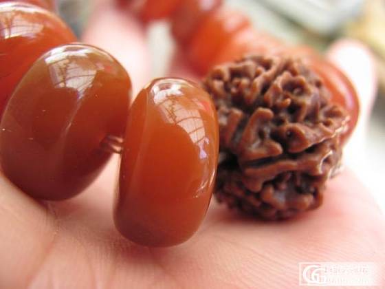 请高手进来看手串价值几何~_手链南红
