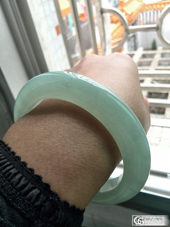 大家帮忙看看买贵没有 果绿镯子_翡翠