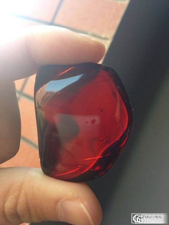 朋友帮带的净水血珀···长风化纹了···给大家看看追求完美的后果。_琥珀