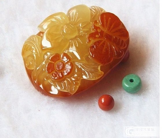 我的一枚带原皮的蝶恋花_花件蜜蜡