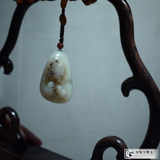 摆在书桌上很有感觉，玩玉就是要一种感觉_白玉挂件和田玉