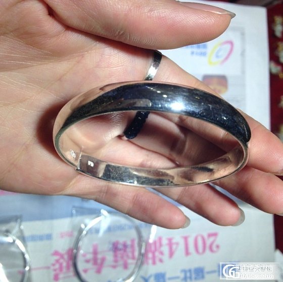 发福利代购咯！把给我打镯子的师傅分享给大家！_珠宝