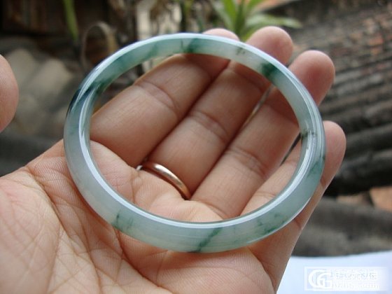 特价冰糯种飘蓝花圆条翡翠手镯_翡翠