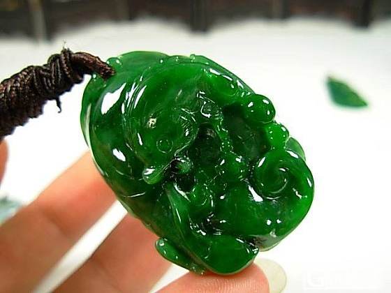 我众多吊坠里最喜欢它_翡翠