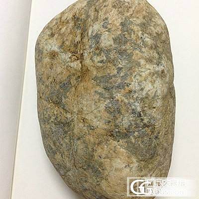 请赌石行家评估下那块石好！_半成品翡翠
