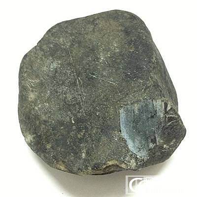 请赌石行家评估下那块石好！_半成品翡翠