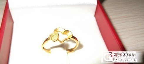 ，潮宏基生肖羊2.59克1300，玫红石榴石300_金