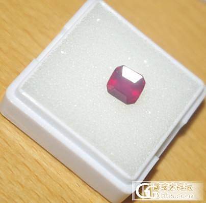 祖母绿切割小方充鸽血一枚_红宝石