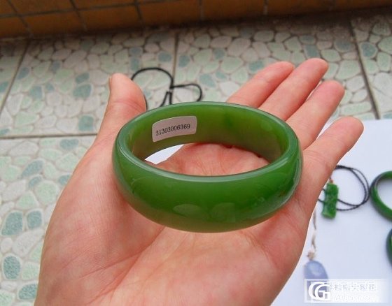 特价转几个碧玉手镯和碧玉吊坠_玉石