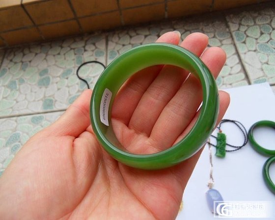 特价转几个碧玉手镯和碧玉吊坠_玉石