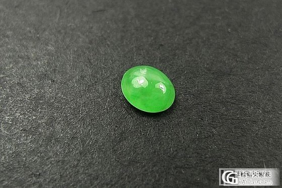 求大家帮忙掌掌眼这个戒面，在线等。_蛋面翡翠