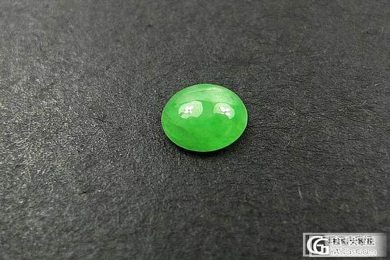 求大家帮忙掌掌眼这个戒面，在线等。_蛋面翡翠