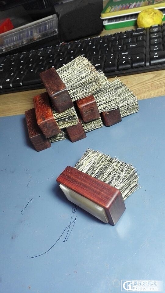 小叶紫檀文玩刷镶牛角和它的小伙伴们_小叶紫檀打磨木