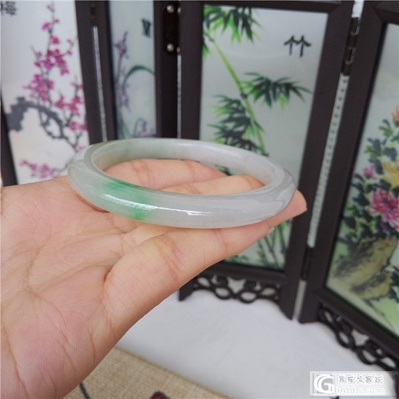 请大家帮忙看一下这个小镯子_手镯翡翠