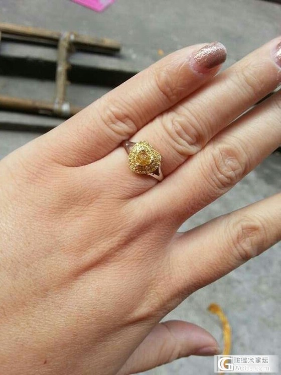小白求助各位大神看看这颗黄钻颜色及估价_钻石