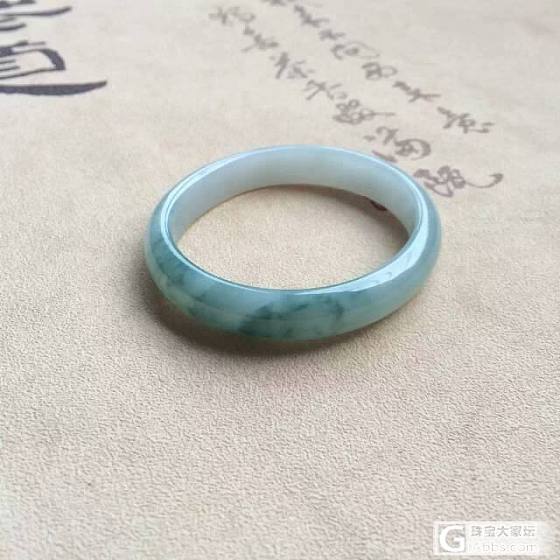 轻轻的我来了，带来一大波美美翡翠手镯。_翡翠