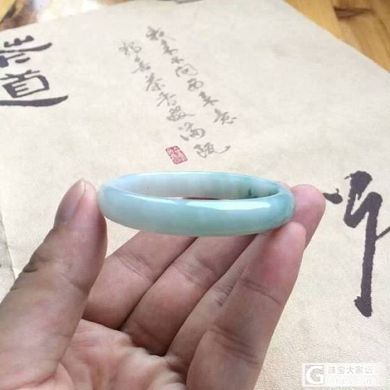 轻轻的我来了，带来一大波美美翡翠手镯。_翡翠