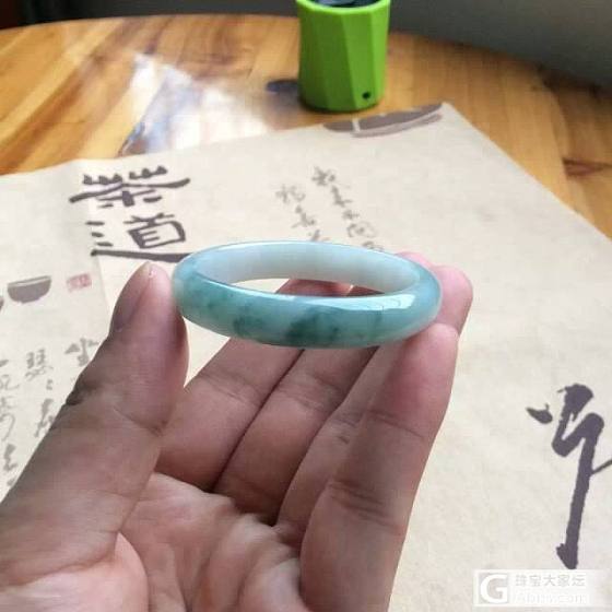 轻轻的我来了，带来一大波美美翡翠手镯。_翡翠