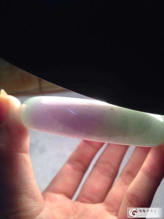 某宝網拍賣會拍得的鐲，發現三處裂紋，但商家說是色根綹紋，有請大神火眼金睛_翡翠