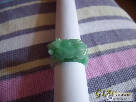 晒晒老婆的翡翠戒指_翡翠