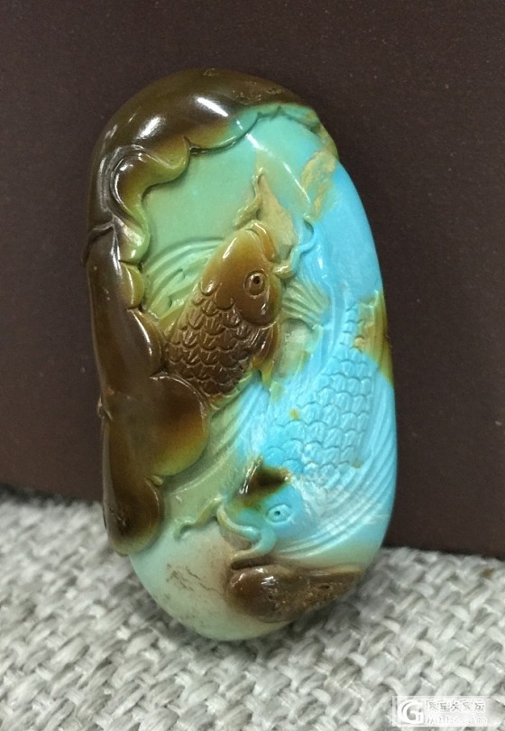 俏色三彩双鱼_松石