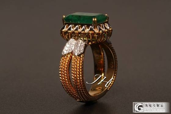 为了配合别具特色的款式，寻找到一颗埃及产地古董祖母绿_刻面宝石戒指祖母绿