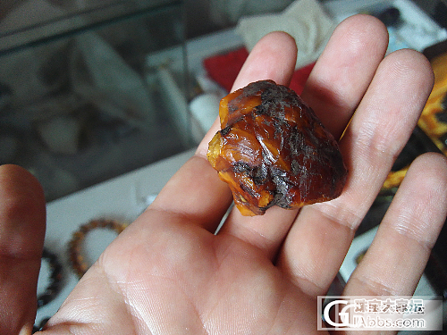 珍藏的一块罕有的蜜蜡，有没有能看出门道的_原石蜜蜡