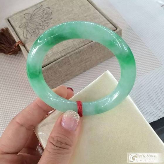 请众亲帮我估价这个翡翠镯子，谢谢！_手镯翡翠