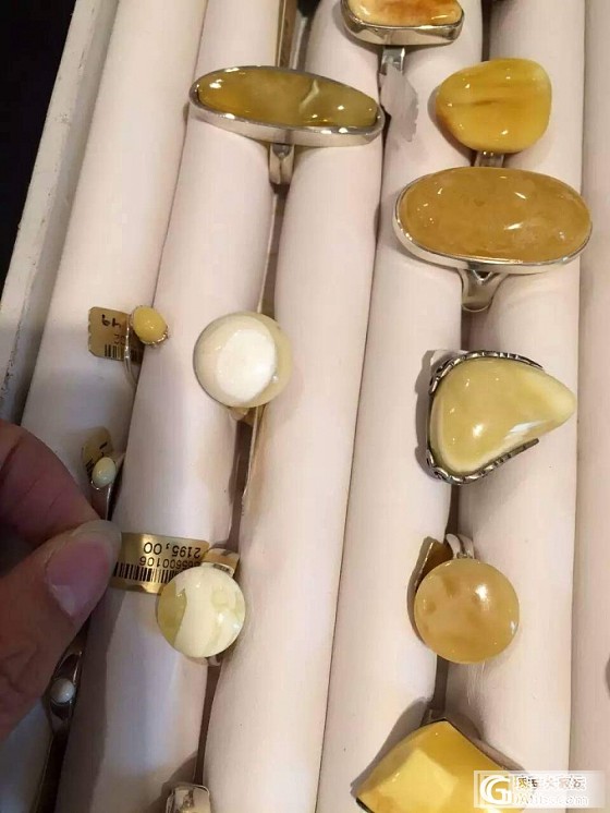 我发一些丹麦琥珀屋琥珀蜜蜡饰品的图片，大家看看欧珀和中国的琥珀蜜蜡不一样的地方_琥珀