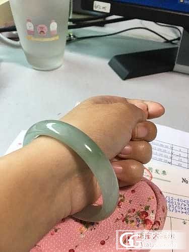 新入的手镯，各位大神看看是A货吗？_手镯翡翠