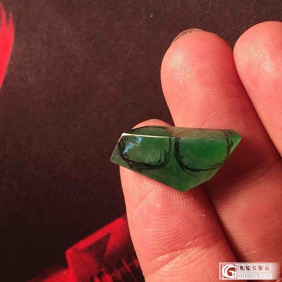 这个做一对耳钉好呢？还是做一个大随行好呢？_翡翠