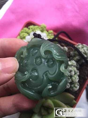 最近收货美货一堆 晒下 特色的莲花坠子 很美价格实惠 我拍的颜色深了_品尚翡翠