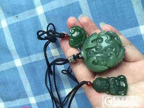 最近收货美货一堆 晒下 特色的莲花坠子 很美价格实惠 我拍的颜色深了_品尚翡翠