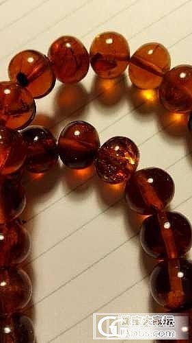 抚顺矿珀棕红珀108颗，配抚顺两颗大血珀，超贵价入手，纯欣赏_珠串琥珀