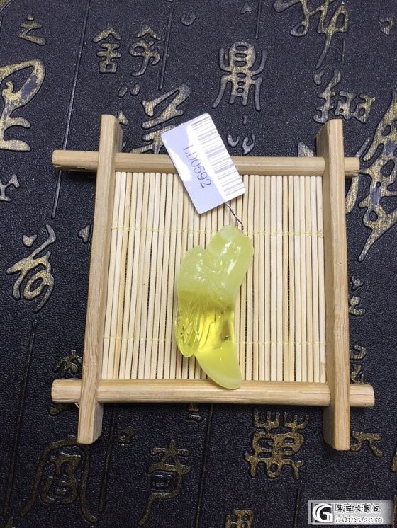 这个雕刻师傅，我也是跪服了_蜜蜡