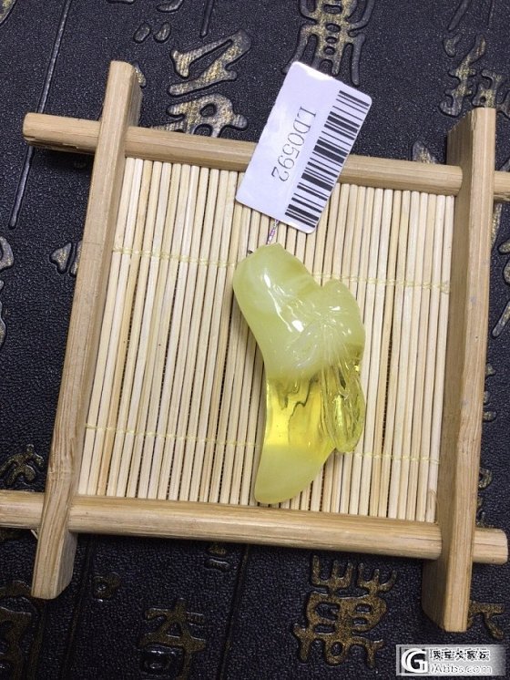 这个雕刻师傅，我也是跪服了_蜜蜡
