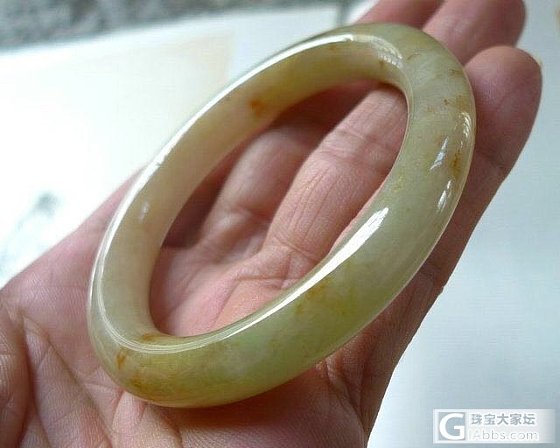 大家再帮我看一下这几款圆条玉镯子，哪款好看，保藏价值好一些？_手镯翡翠