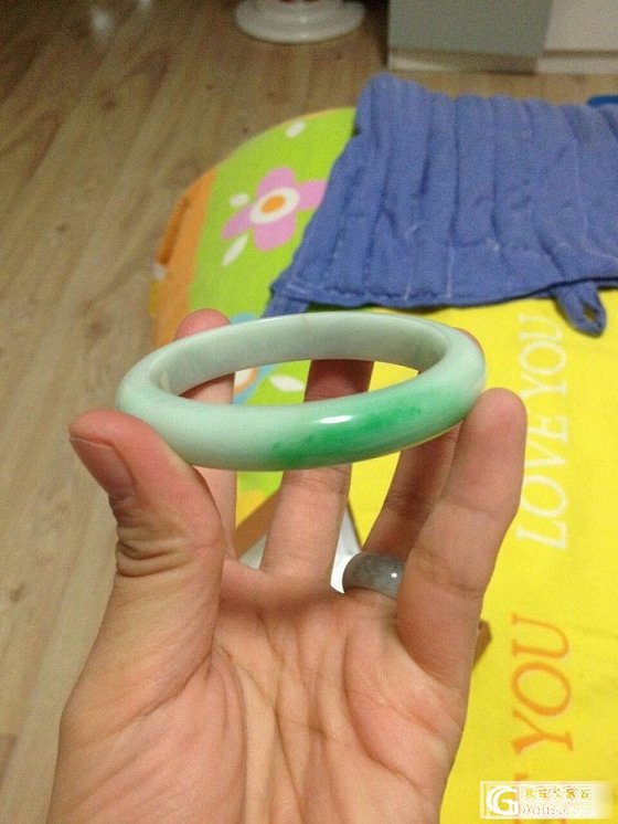 麻烦大家帮我看看这个白底青镯子什么价可入_手镯翡翠