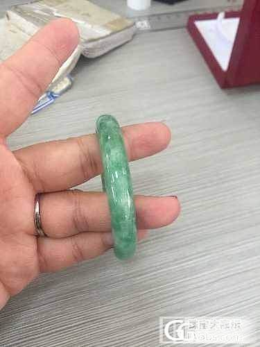 来来掌个眼看看这是啥是豆种翡翠吗_手镯翡翠