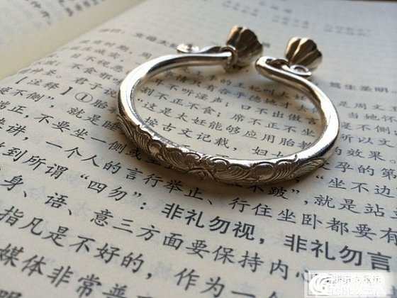 低价贱卖 不喜欢银镯子了 全新 百年尚古 S990 莲蓬手镯_传统银饰