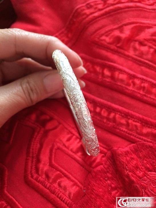寸子昌龙凤推圈银镯和镶嵌闭口18k金环的纯白玉化度高的螺化玉_贝壳
