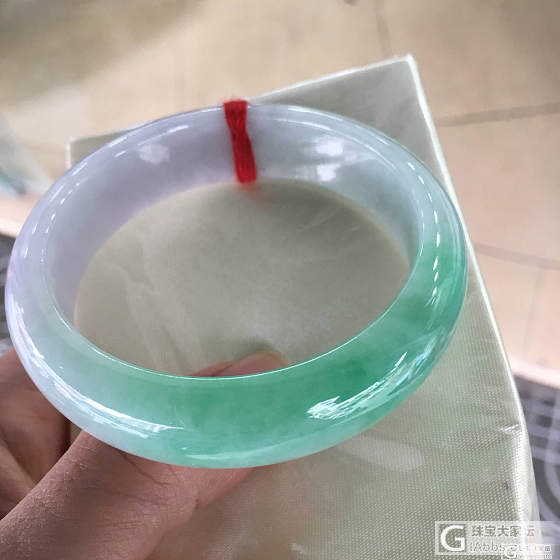 猜一猜 这两个手镯价值几何_手镯翡翠