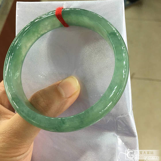 猜一猜 这两个手镯价值几何_手镯翡翠