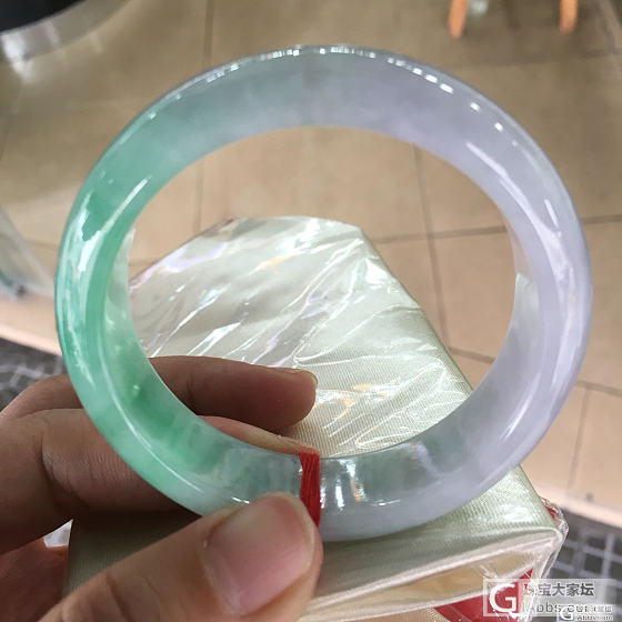 猜一猜 这两个手镯价值几何_手镯翡翠