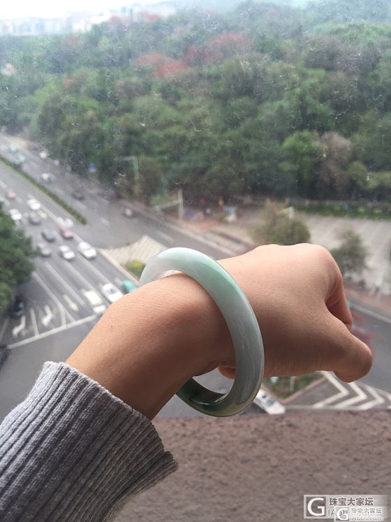 第一只镯子实物到了=》大家帮看看哪个好 对于翡翠镯子一直观望的小白_手镯翡翠