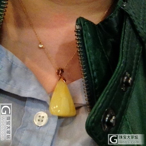 菜鸟第一次磨的吊坠，好看吗？_打磨琥珀