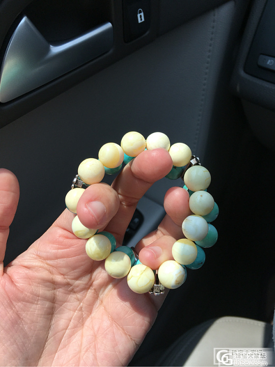 请高手看看帮忙鉴定一下_蜜蜡